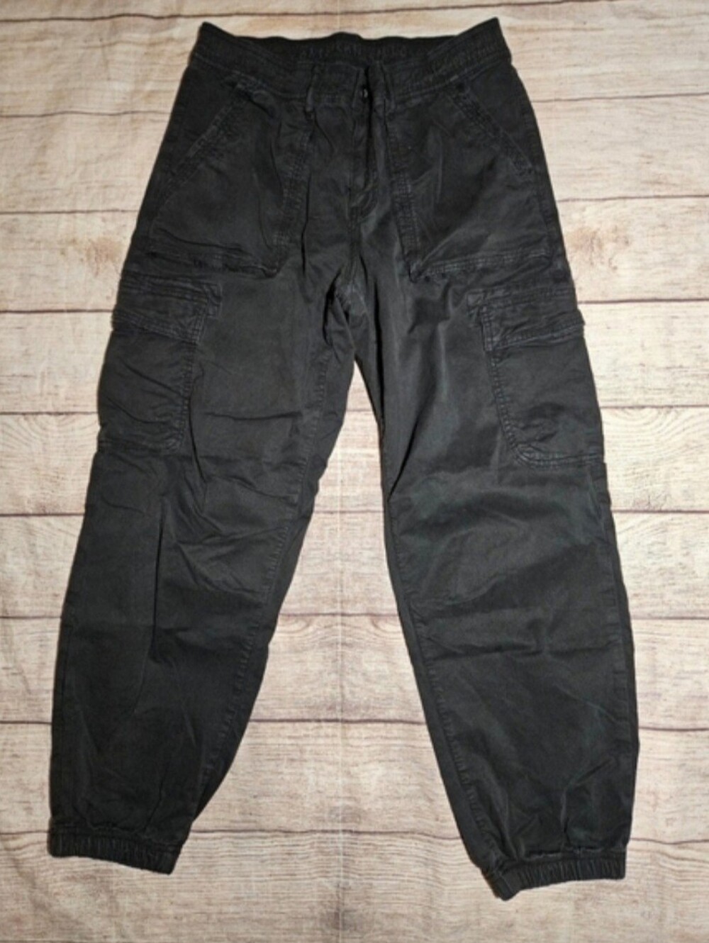 American eagle stretch Black high waisted baggy cargo jogger pants size 4 short